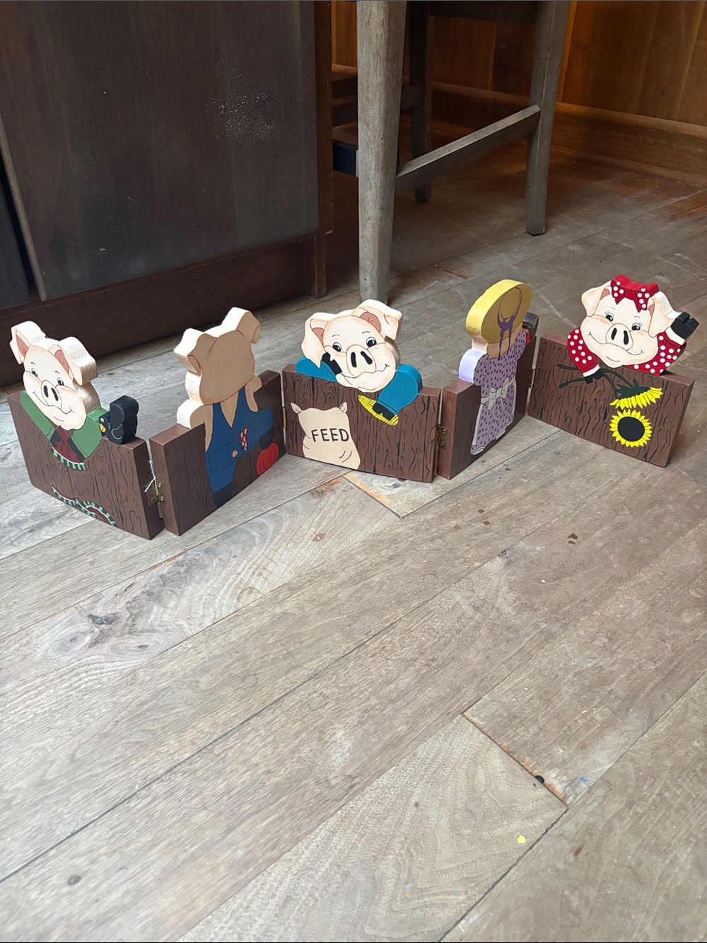 Wooden Pig-Themed Small Pet Hideaway Panels - Multicolor